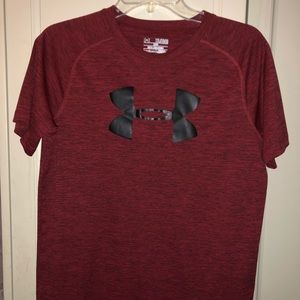 UNDER ARMOUR RED MULTI GRAIN SHIRT!